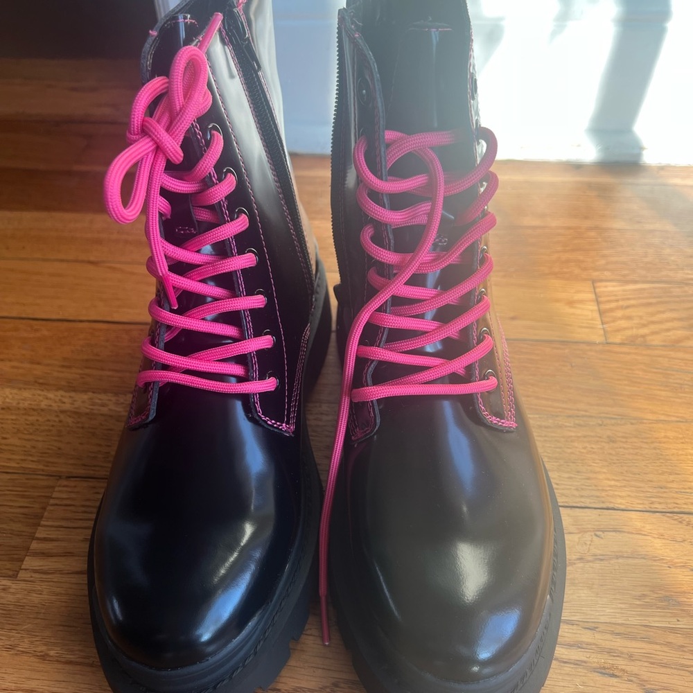 Aqua Quinn boot. New in box size 8